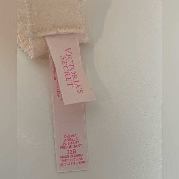 Victoria’s Secret Dreams Angels Padded Push up bra Holiday edition. 32b - Picture 7 of 7